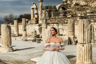 vestido de novia para boda elegante con escote de hombros descubiertos