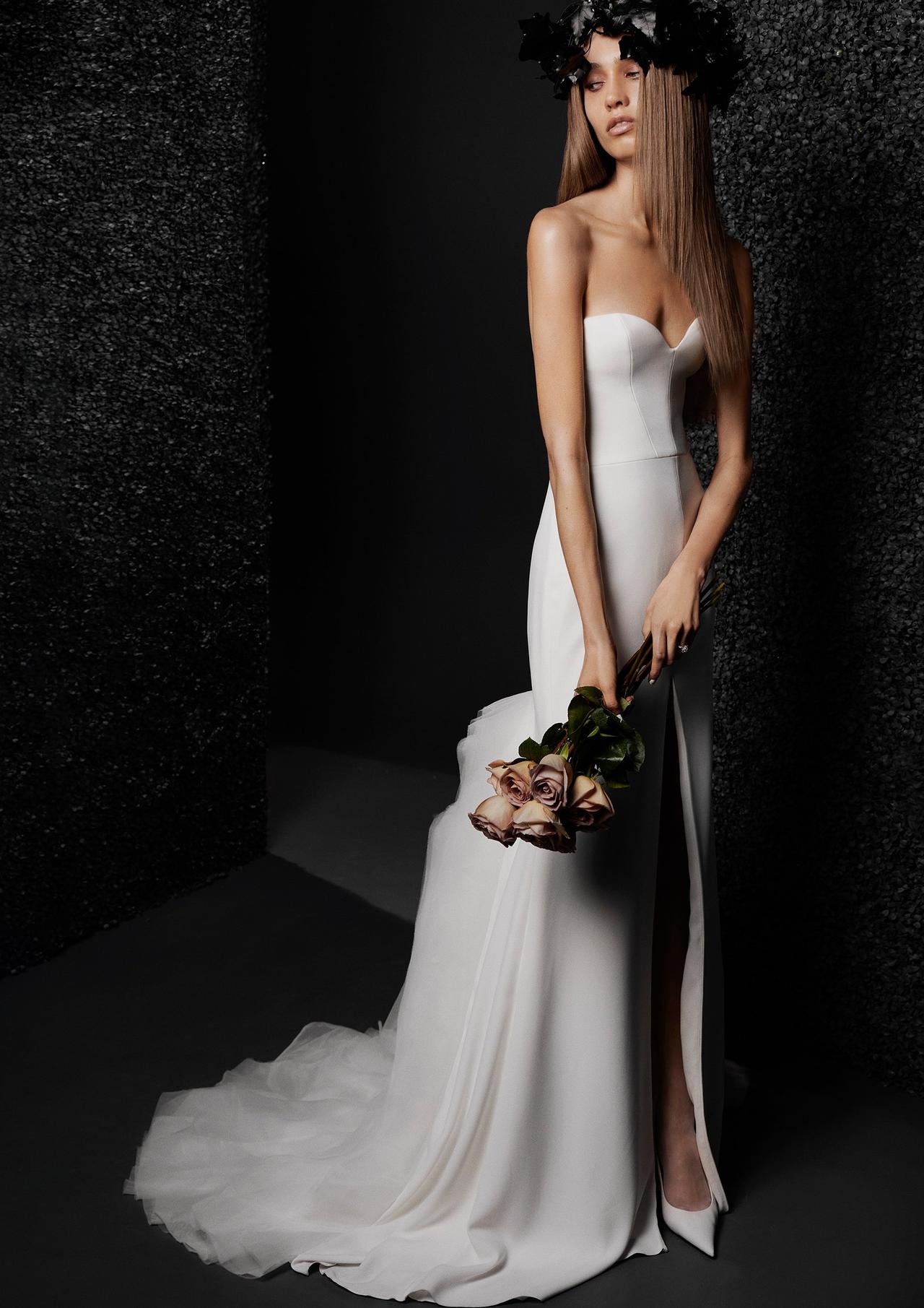 vestido de novia sencillo con escote corazón