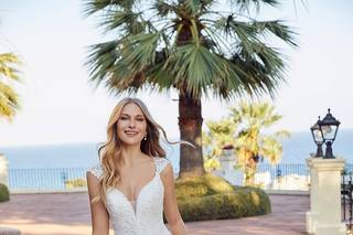 vestido de novia sencillo corte en A y escote reina ana