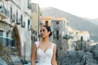 vestido de novia con encaje escote corazón y reina ana