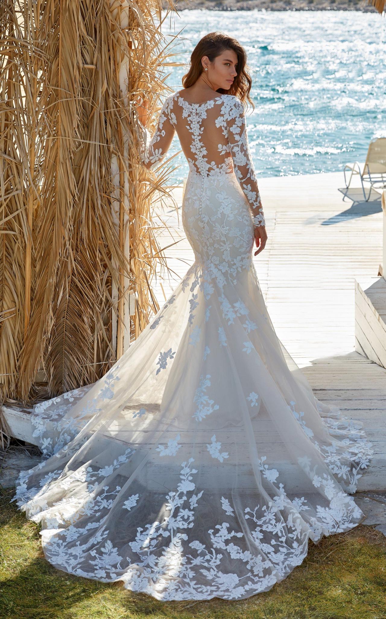 vestidos de novia corte sirena con cola larga