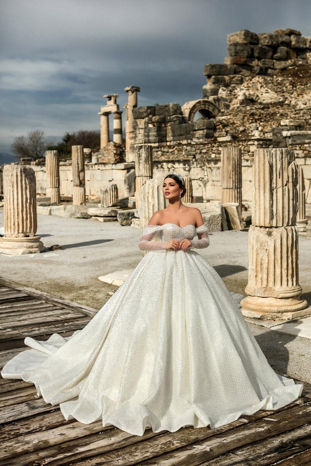 vestido de novia con manga hombros caídos con brillo