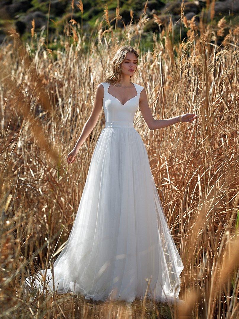 vestido de novia corte en a con escote reina ana