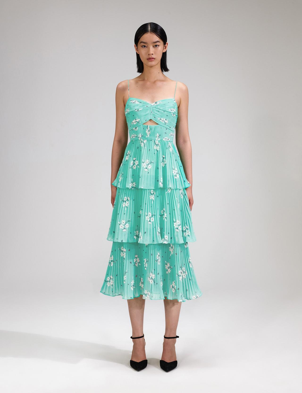 vestido de fiesta corto con estampado