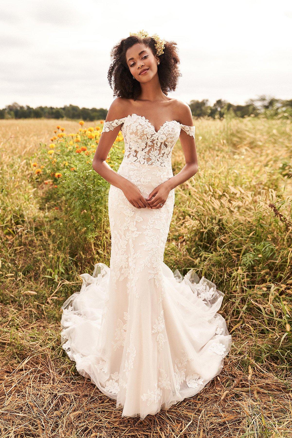 vestido de novia romántico con escote hombros caidos