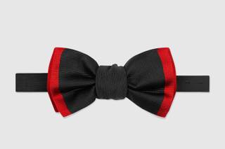 corbatín para traje de novio negro con puntas rojas