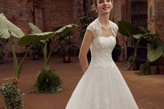 elegante vestido de novia corte princesa con escote rein ana