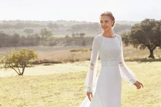 vestido de novia boho de corte recto y mangas largas