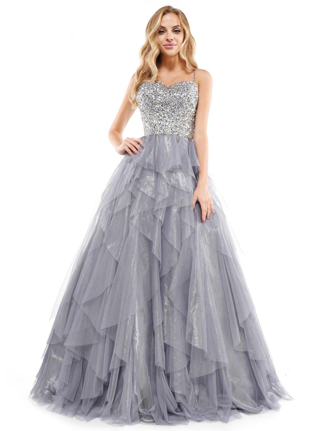 vestido gris corte princesa en capas