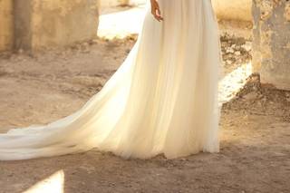 vestido de novia con transparencia y escote recto