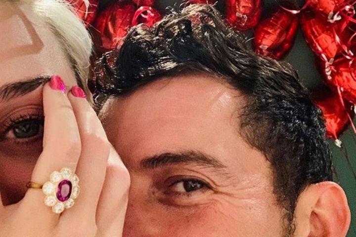 La cantante Katy Perry y el actor Orlando Bloom se comprometen 