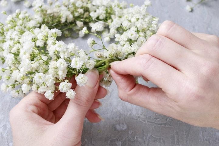 DIY: corona de flores hecha en casa DIY: corona de flores hecha en casa