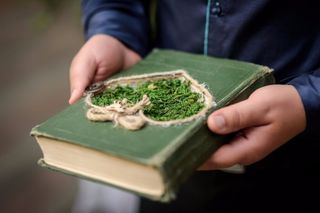 libro como porta anillos de boda