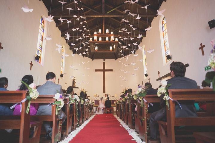 Decoración de iglesia para boda económica