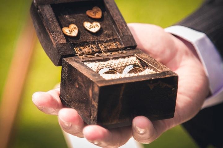 caja de manera para porta argollas de matrimonio