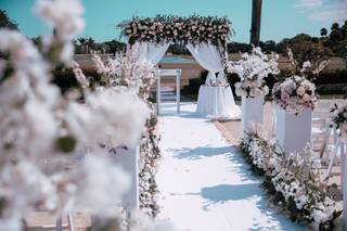 decoración elegante para matrimonio con arreglos florales