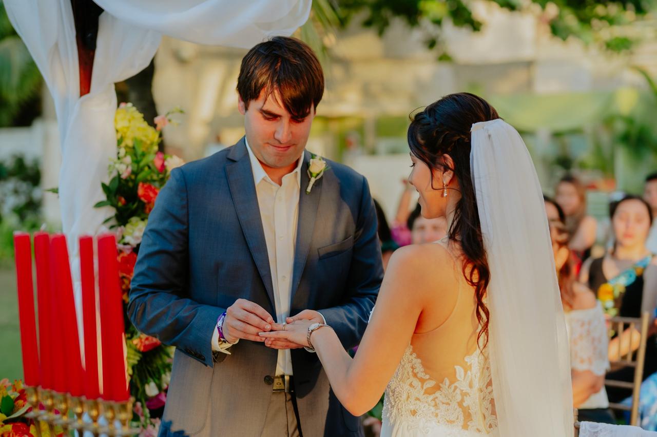 peinado semirecogido para novia con velo