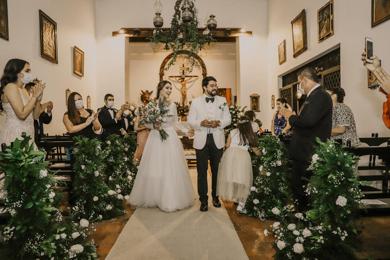 Decoración de iglesia con flores para bodas: los mejores consejos para  inspirarlos