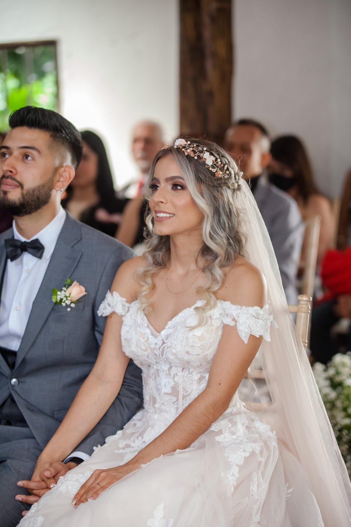 peinados de novia semirecogidos con velo