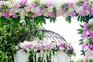 decoración de altar para boda con flores