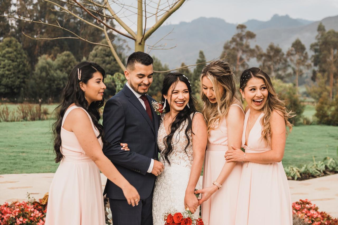 novios y damas de honor