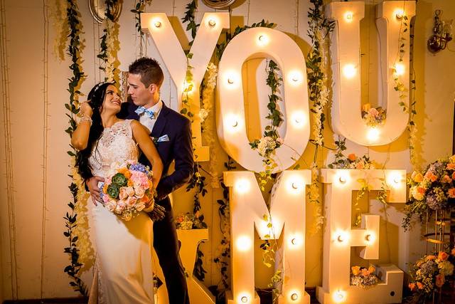 Letras Para Iluminar Y Decorar Cada Espacio De La Boda