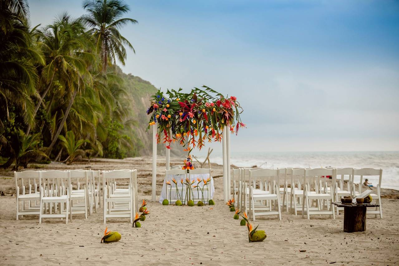 Centros de mesa para bodas chic  Mesas de boda, Centros de mesa para boda,  Boda en la playa sencilla