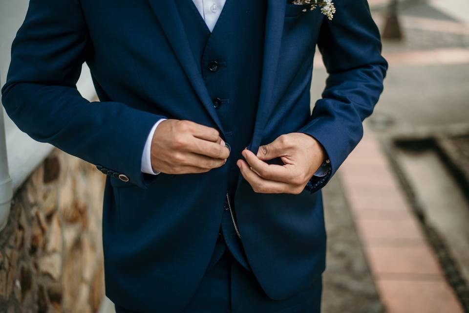 Trajes de novio para boda: ¿comprar, alquilar mandar a confeccionarlo?
