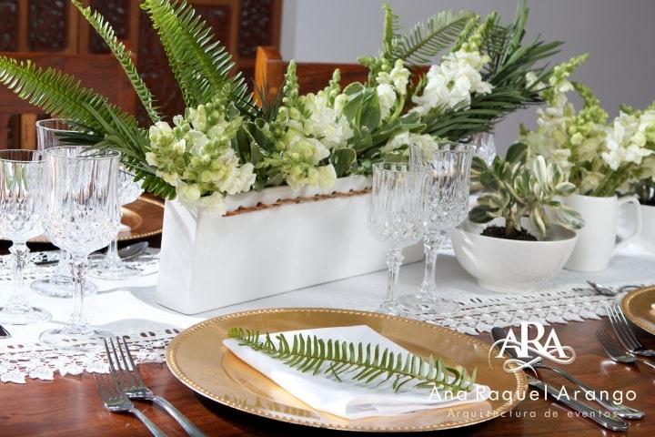 centros de mesa con flores verdes para boda