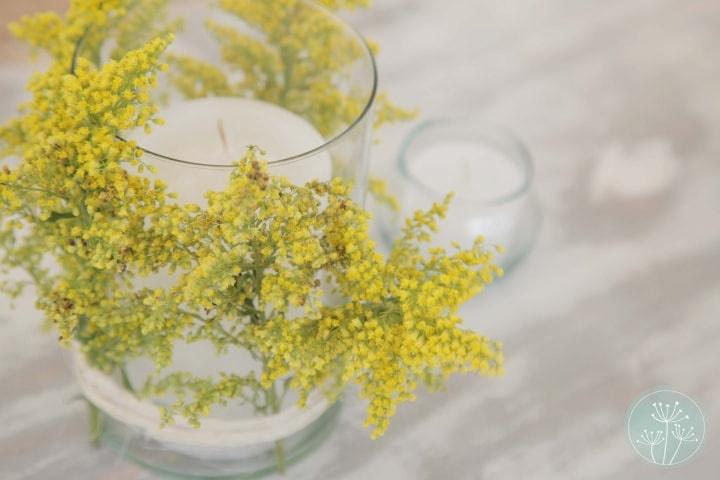 vela con flores amarillas para la decoración de matrimonio