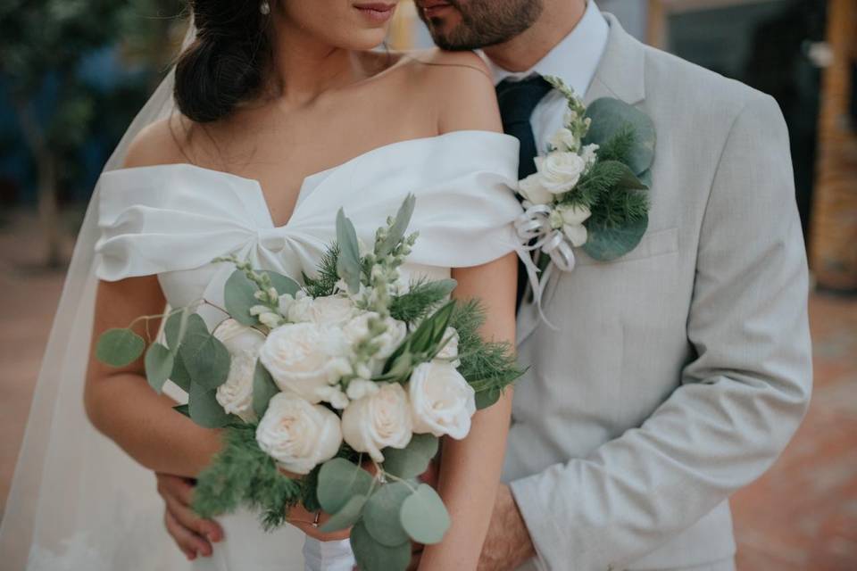 foto de pareja luego de la ceremonia de boda