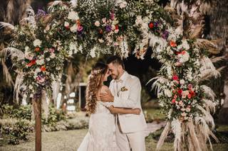 Arcos decorados para bodas con flores