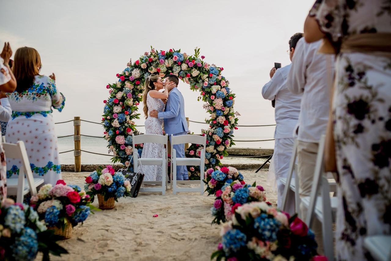 Arco redondo para altar de matrimonio
