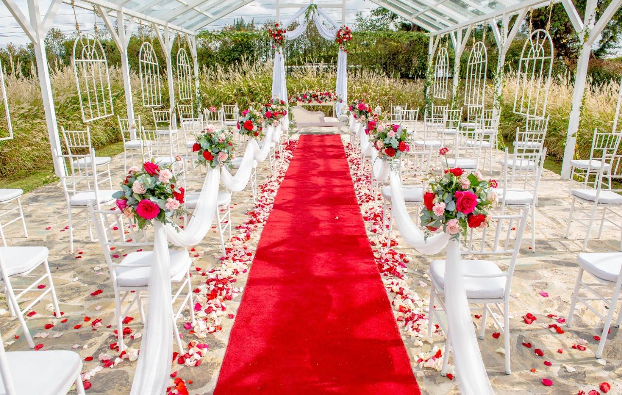 7 estilos para decorar el pasillo para la ceremonia de boda