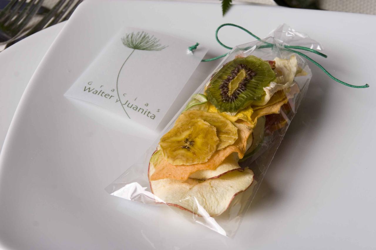recuerdo de boda barato frutas deshidratadas