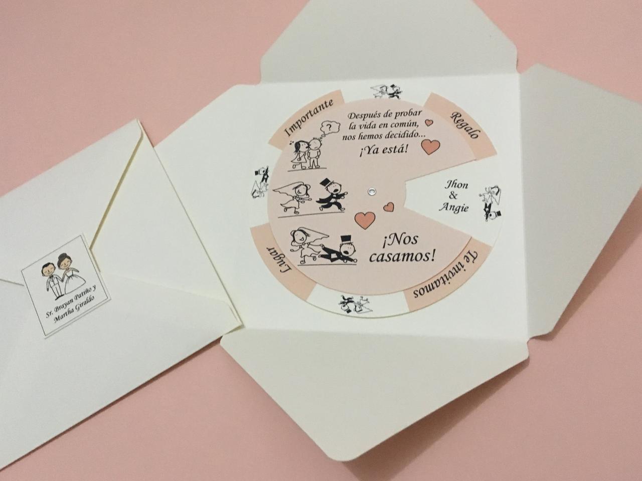 rueda de juego como invitación de boda