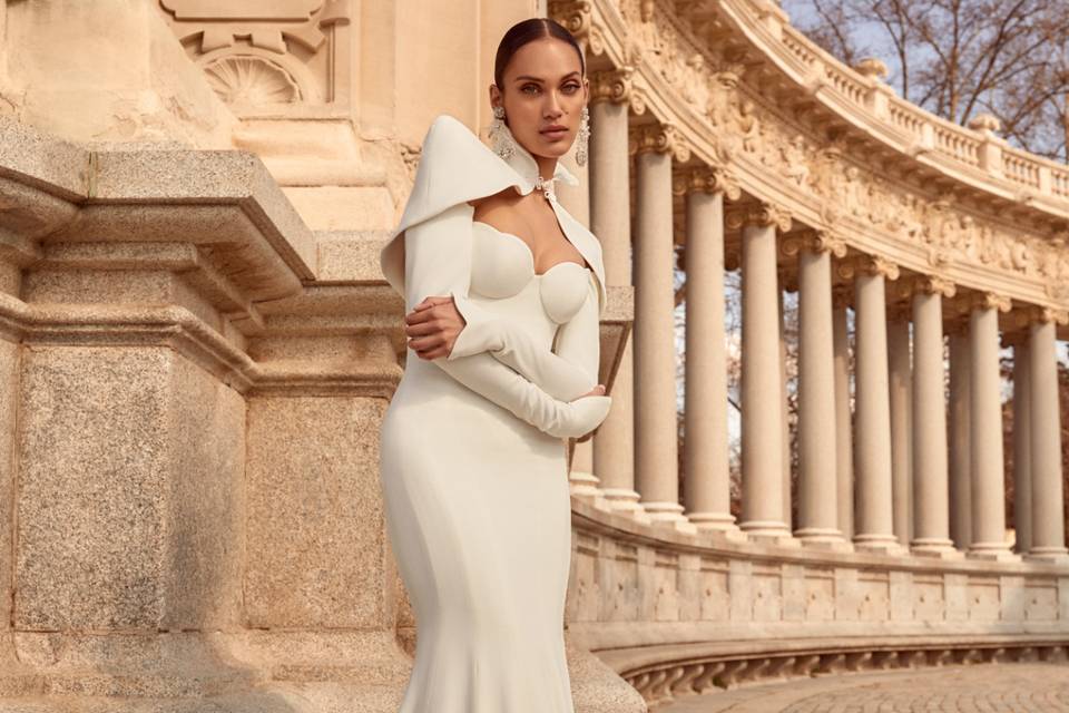 vestido de novia blanco con escote corazón y mangas largas