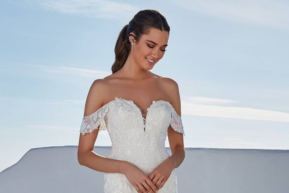 vestido de novia hombros caídos con escote corazón