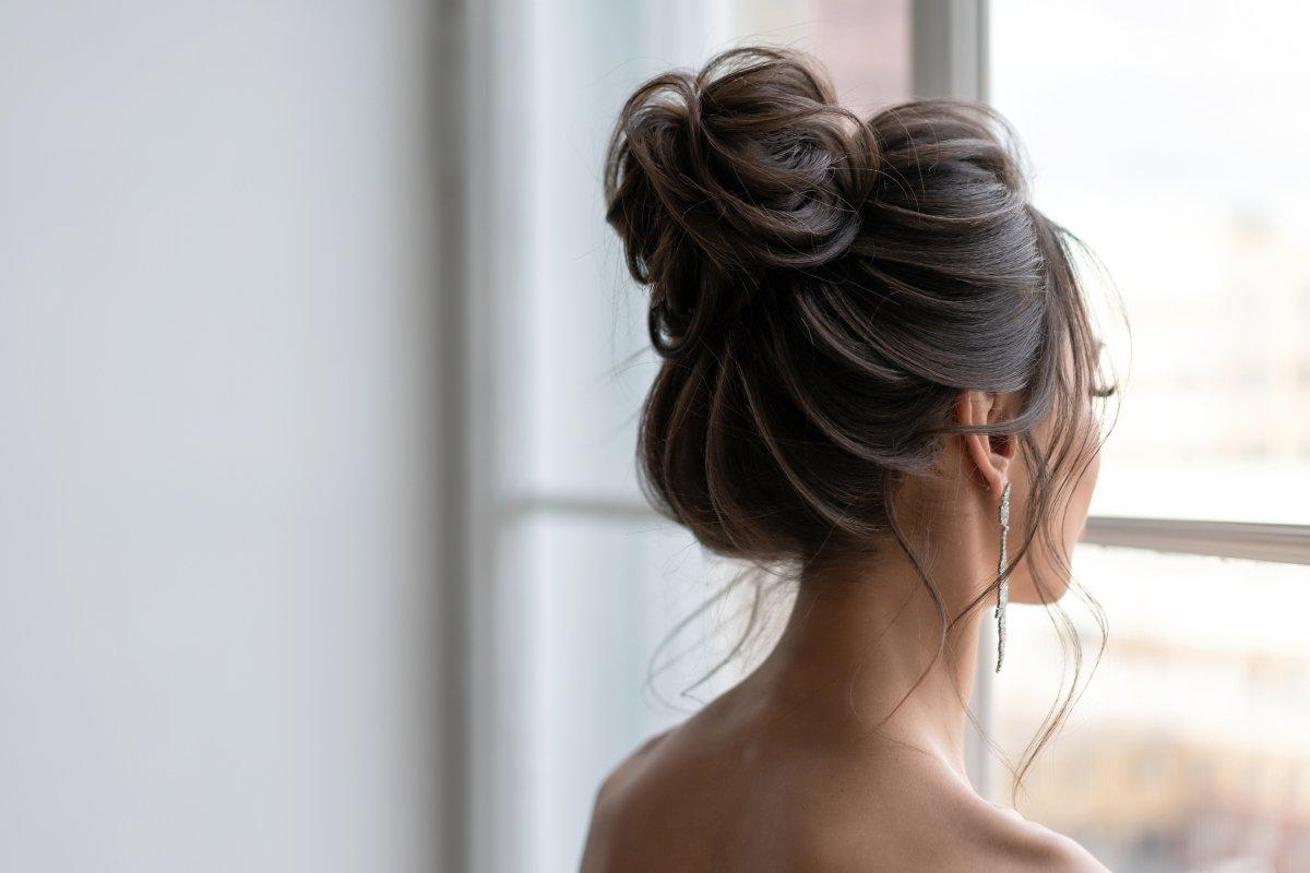 Peinados altos para novias una de las opciones más elegantes