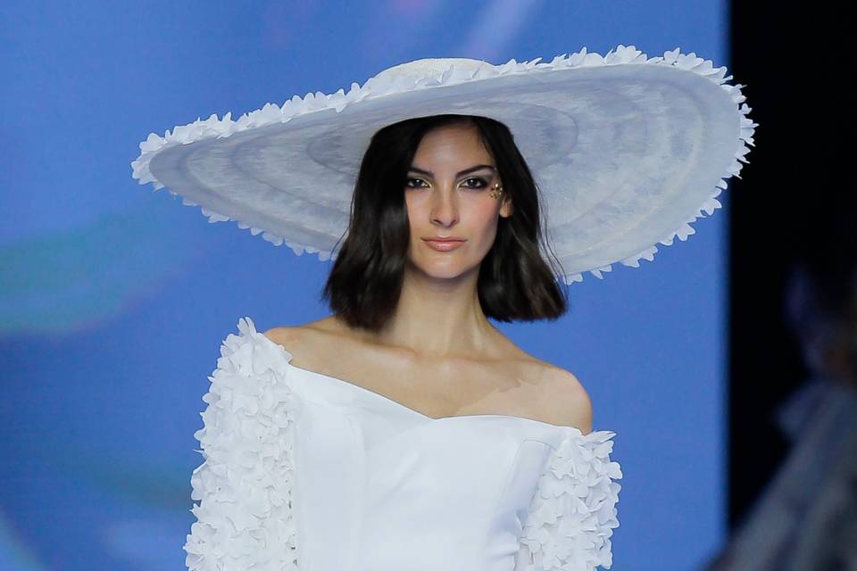 Complemento de sombrero para novia 2024 de Cymbeline