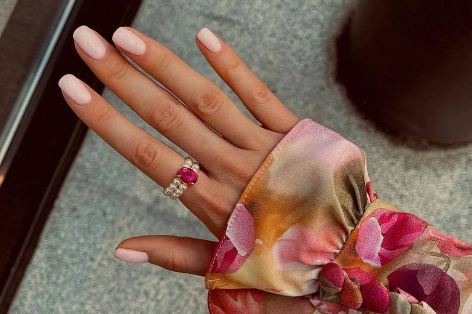 Manicura para ir a una boda como invitada