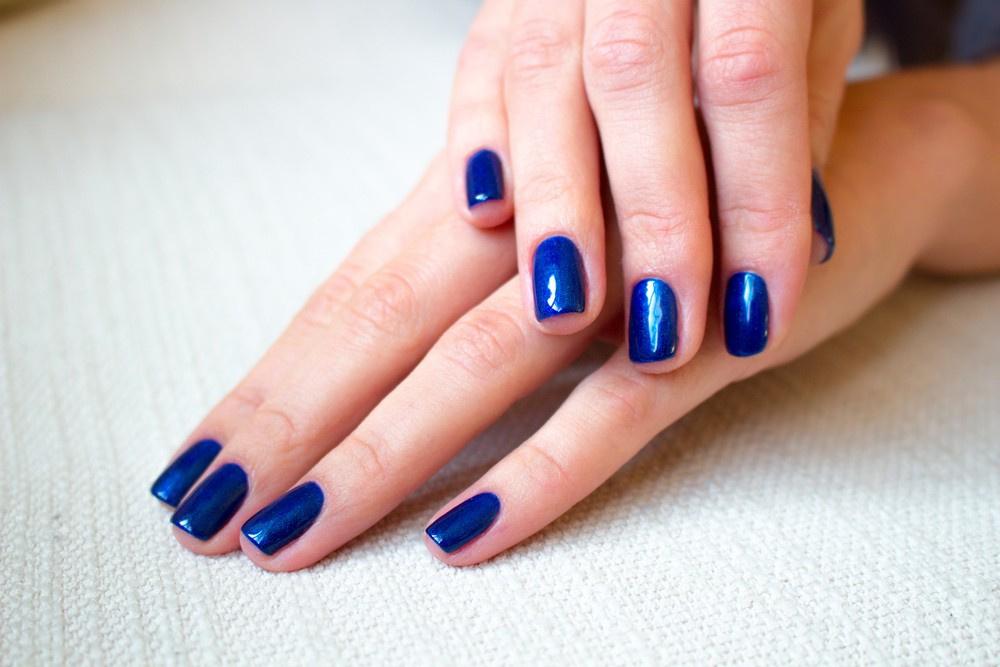 uñas de novia color azul