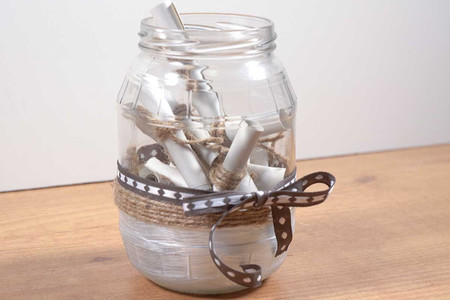 DIY: decoren un frasco de vidrio y conviértanlo en algo romántico