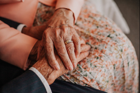 ¿Cómo hacer sentir especial a los abuelos en el matrimonio?