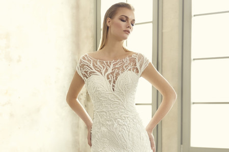 Vestidos de novia corte sirena y escote ilusión: ¡el ‘match’ perfecto!