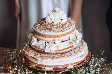 ¿Crema de mantequilla o fondant para el pastel de boda? Esa es la cuestión