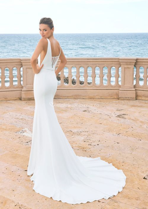 IONA, Pronovias