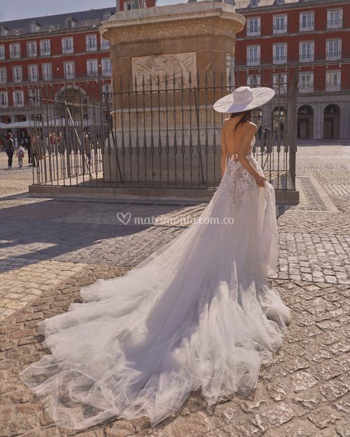 Julie, Galia Lahav