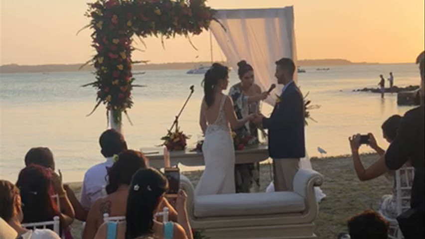 Mariandrea Corrales - Oficiante de Bodas SImbólicas