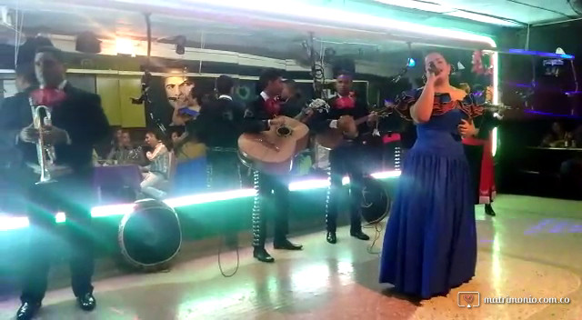 Mónica de América y Su Mariachi